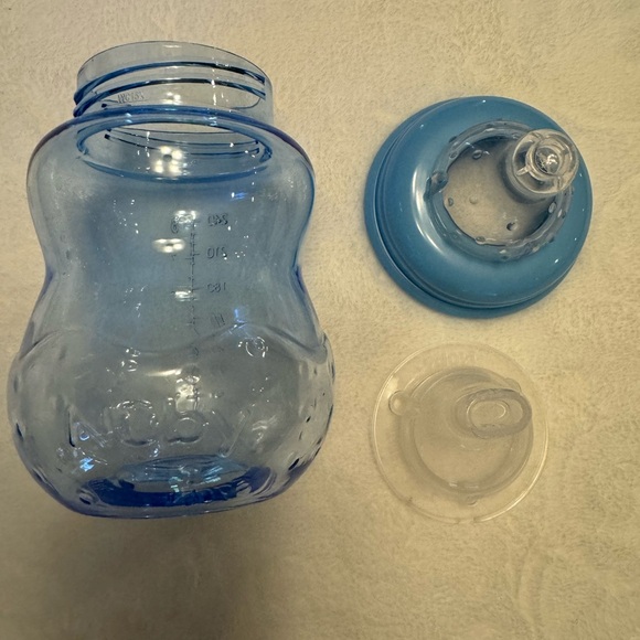 NWT 8 Baby Bottles And a Pack of 10 Breast Milk Storage Bags - Picture 12 of 15